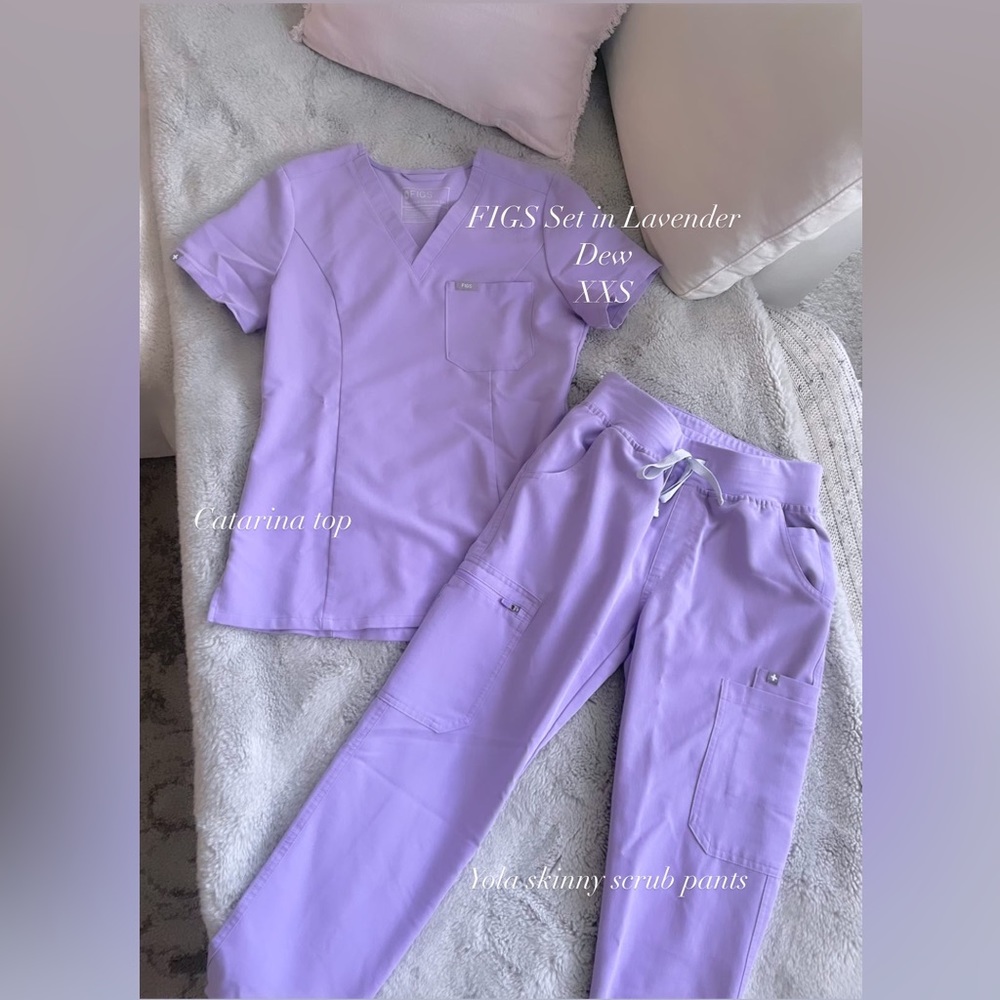 FIGS Lavender Dew scrub set in XXS 💜